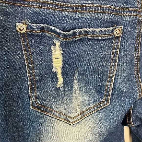 seductions FD Jeans with Studs & Skull Studs Distressed Women's/Junior's Size 3 - Picture 6 of 10